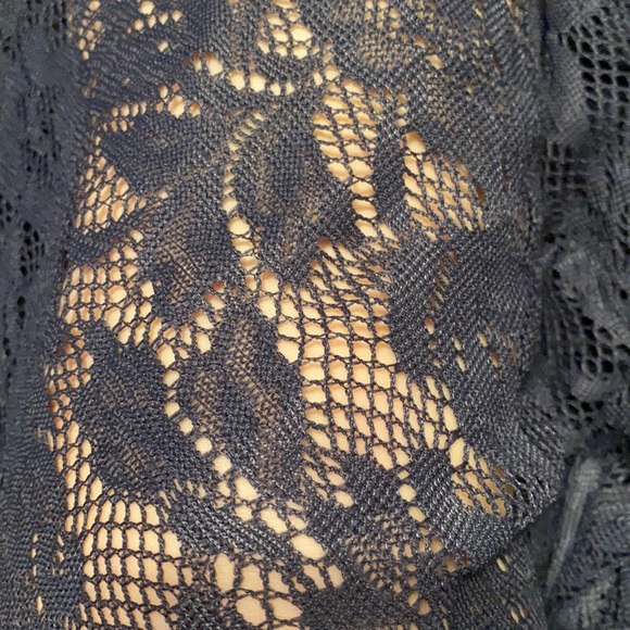 Hi-low lacey dress - Picture 3 of 4